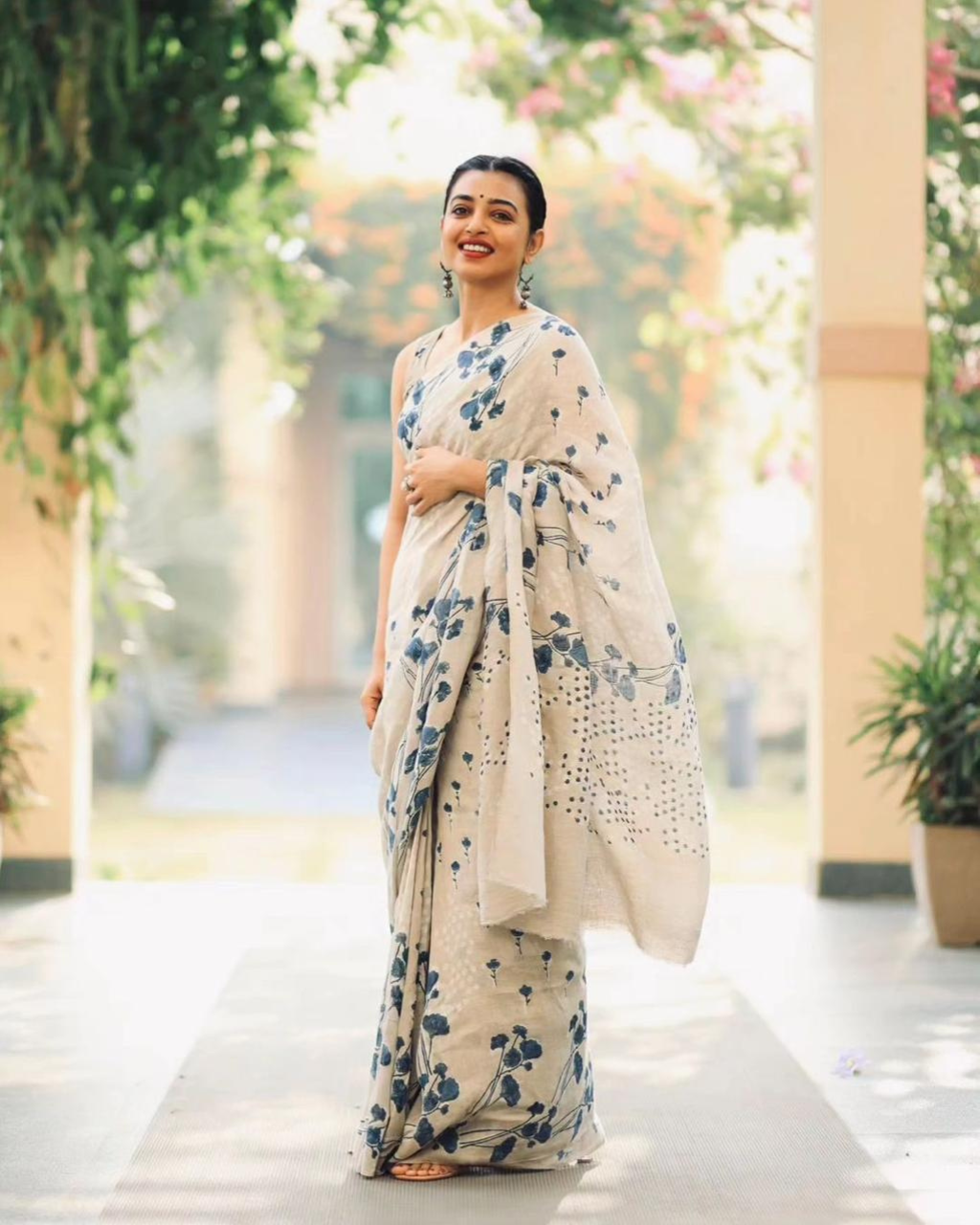 Pure Linen Saree in Beige, With Printed Blouse