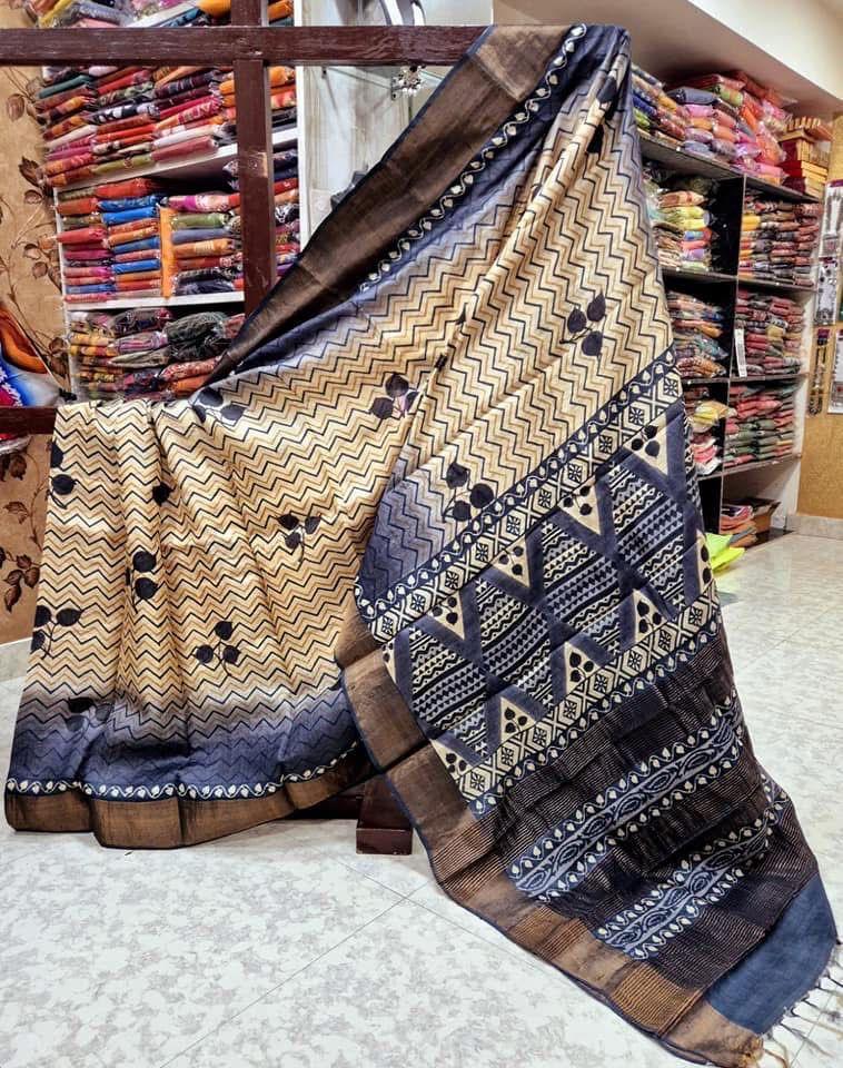 Premium Subtle Sophistication: Grey Tussar Handprint Sarees with Elegant Kanchi Pallu for Weddings & Festive Wear