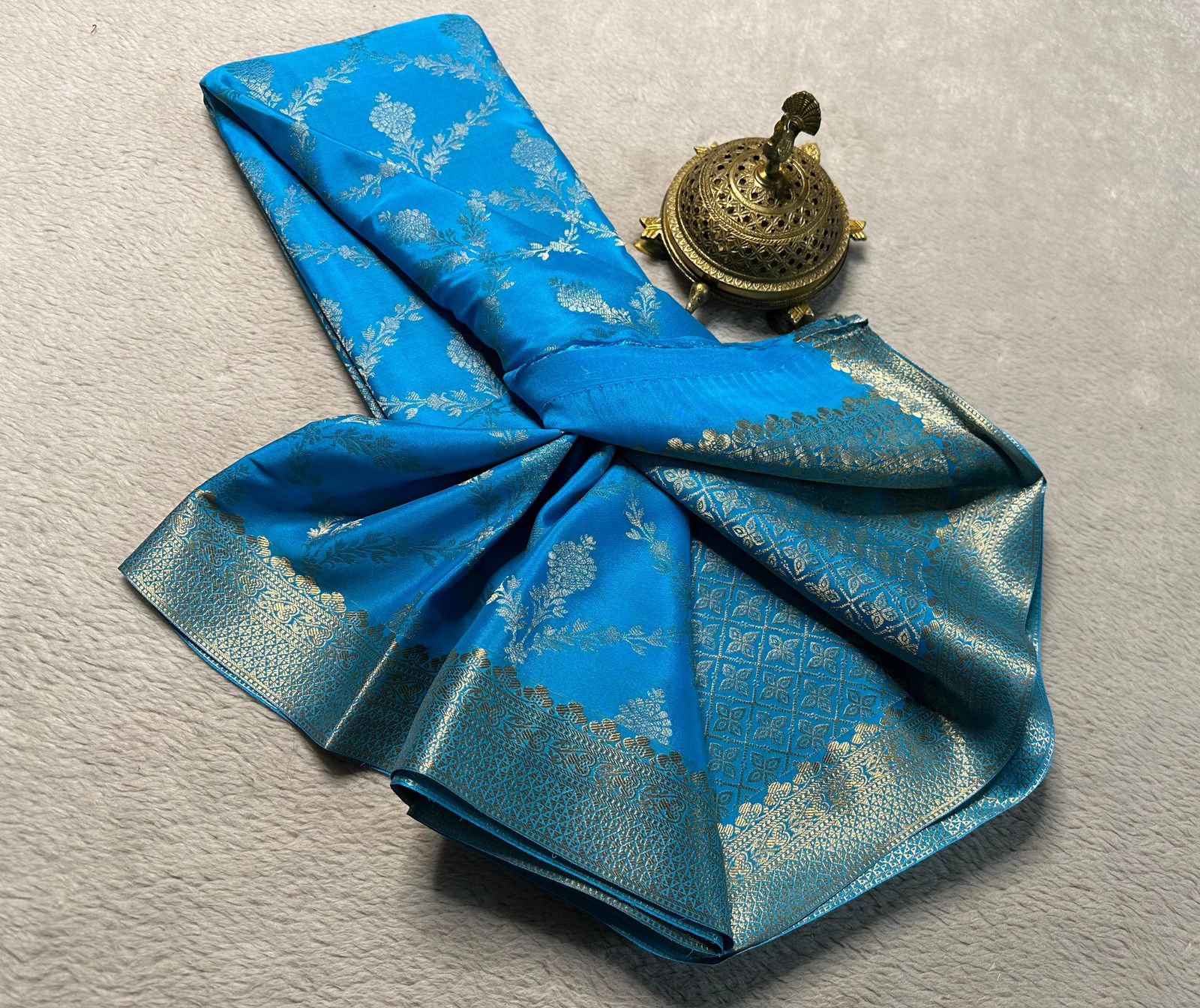 Embrace Luxury: Silk Brocade Saree Adorned with Lavish Gold & Silver Zari