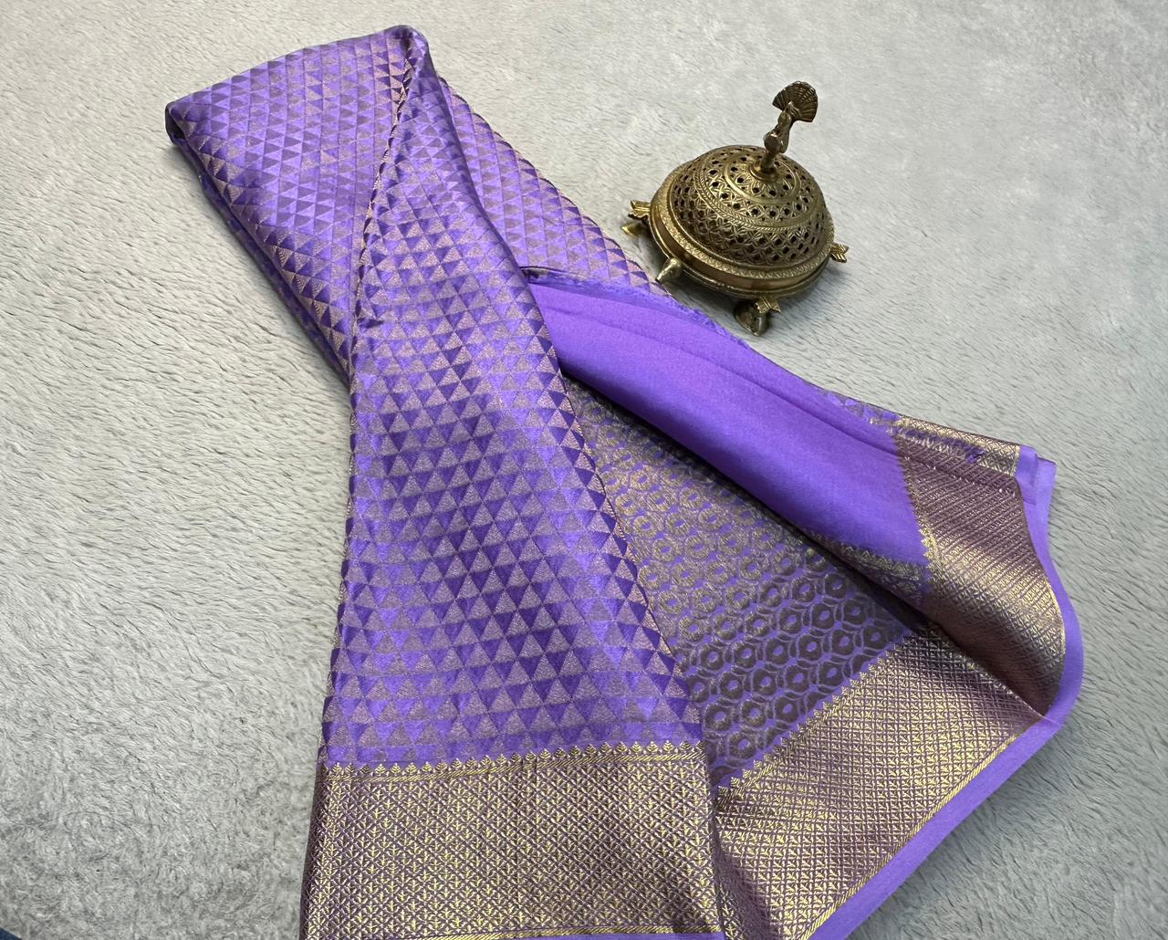 Celebrate Grace: Silk Brocade Saree with Majestic Zari Weaving and Rich Pallu