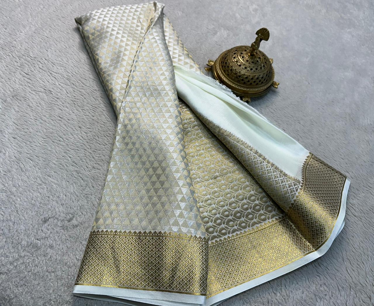 Celebrate Grace: Silk Brocade Saree with Majestic Zari Weaving and Rich Pallu