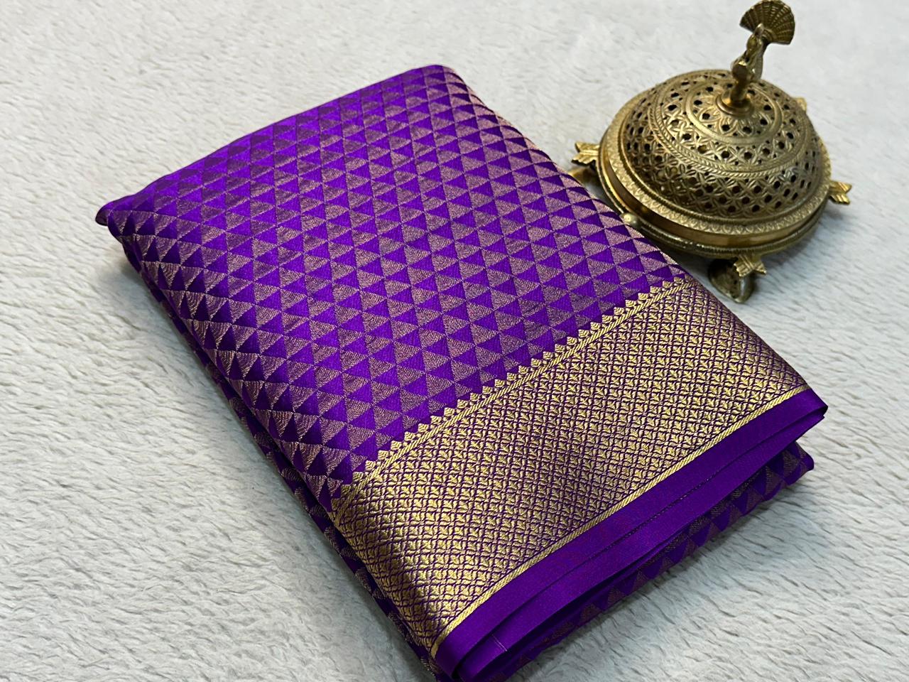 Celebrate Grace: Silk Brocade Saree with Majestic Zari Weaving and Rich Pallu