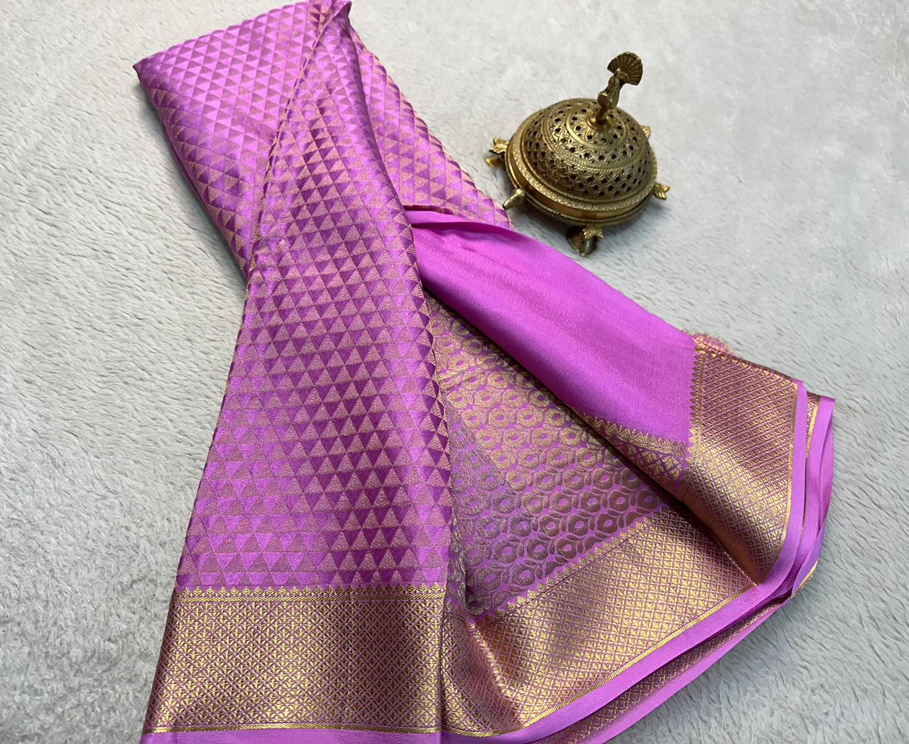 Celebrate Grace: Silk Brocade Saree with Majestic Zari Weaving and Rich Pallu