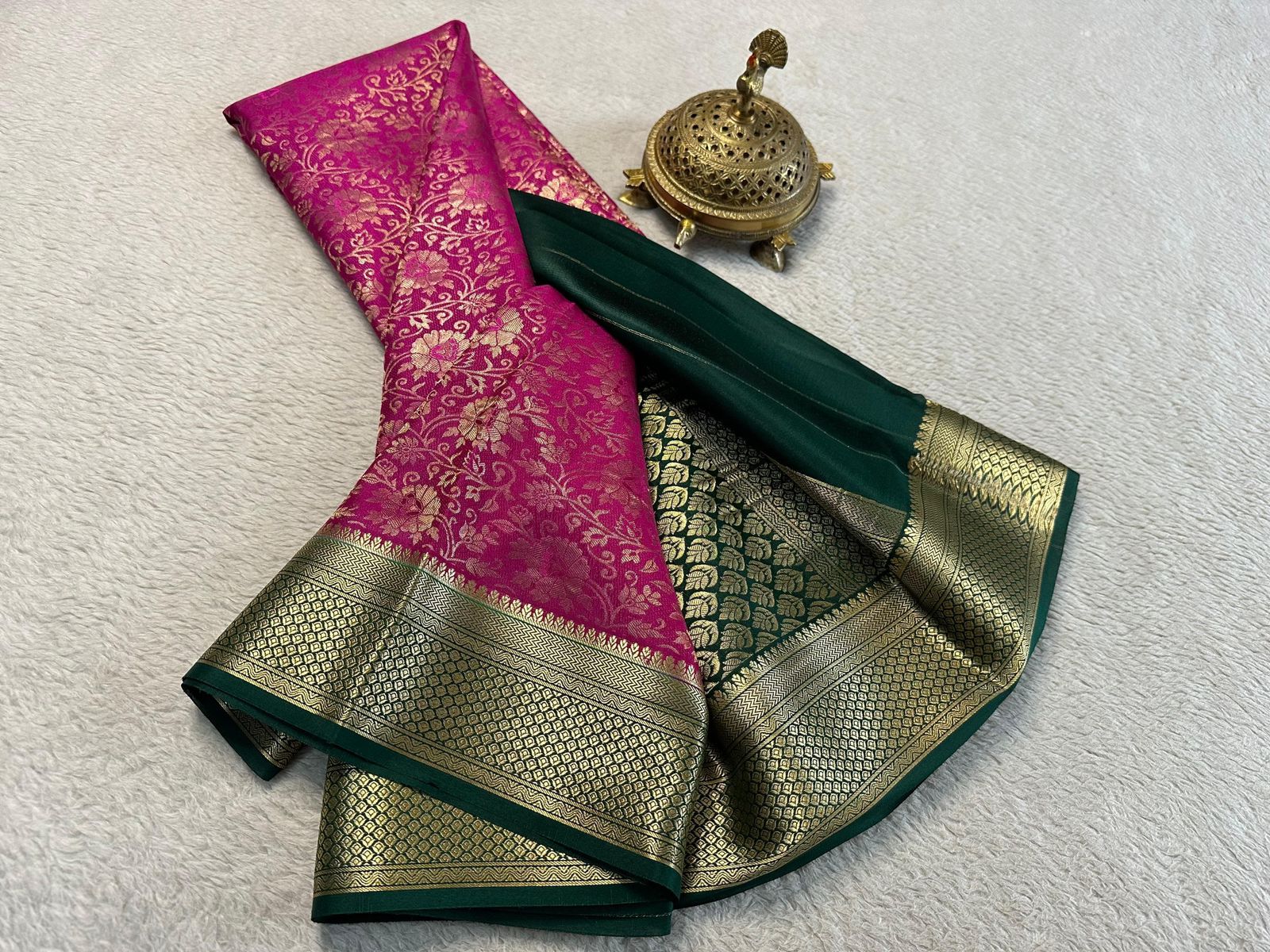 Unveil Timeless Beauty: Silk Brocade Saree with Intricate Zari Weaving & Rich Pallu