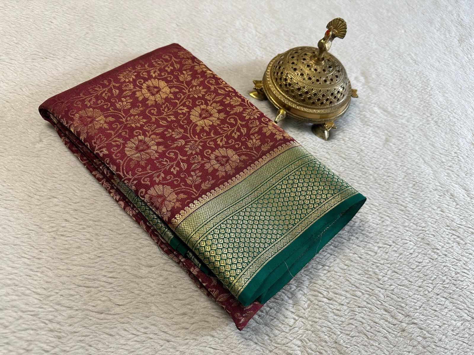 Unveil Timeless Beauty: Silk Brocade Saree with Intricate Zari Weaving & Rich Pallu