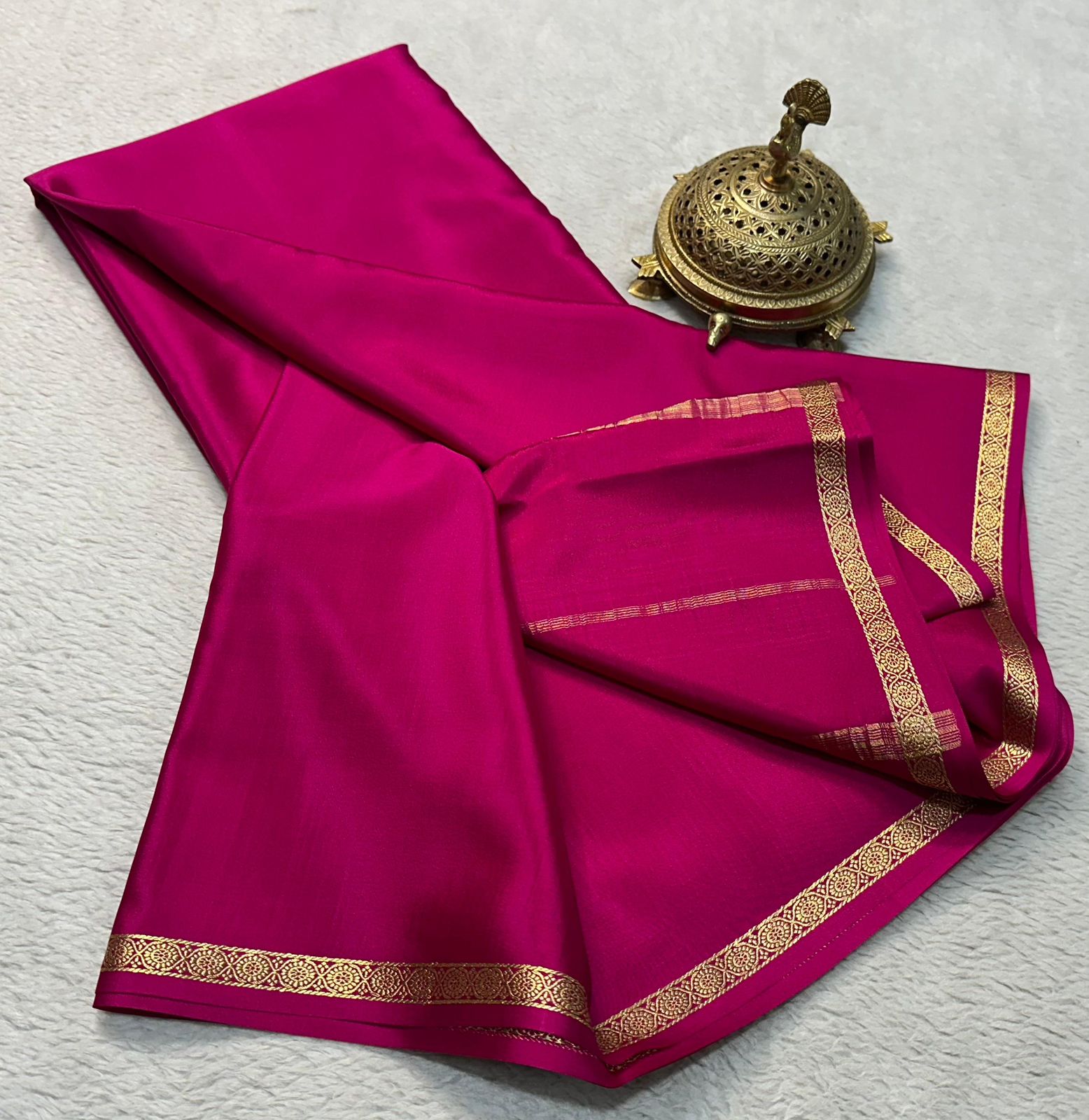 Elegance Redefined: Small Border Line Pallu Sarees in Stunning Solid Hues