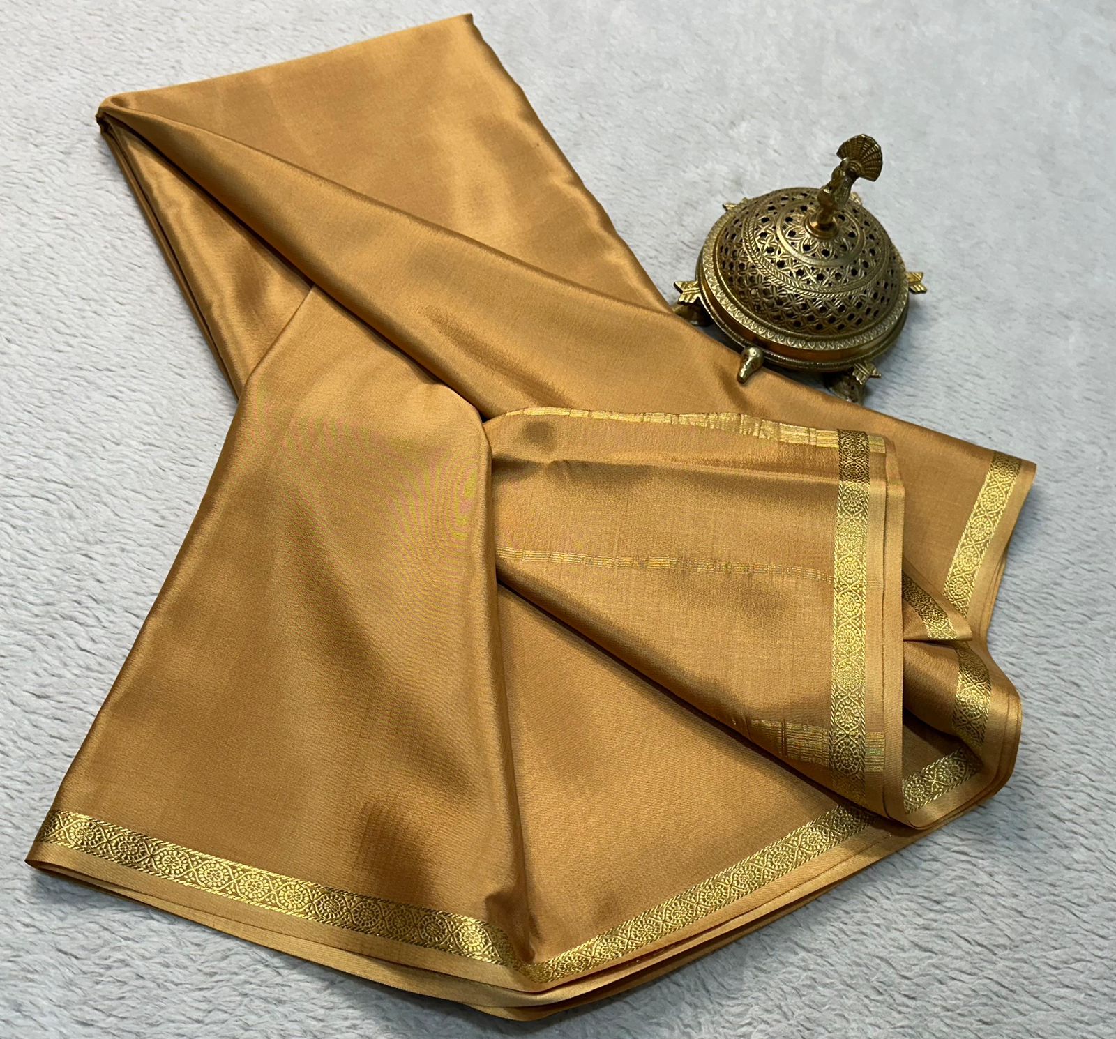 Elegance Redefined: Small Border Line Pallu Sarees in Stunning Solid Hues