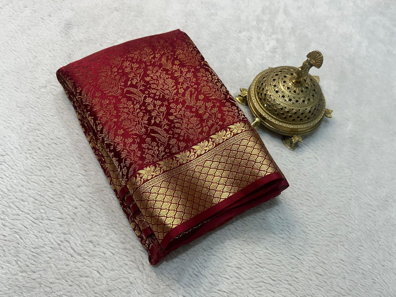 Exquisite Silk Brocade Bridal Sarees: Gold & Silver Weaving with Elegant Floral Design and Rich Pallu