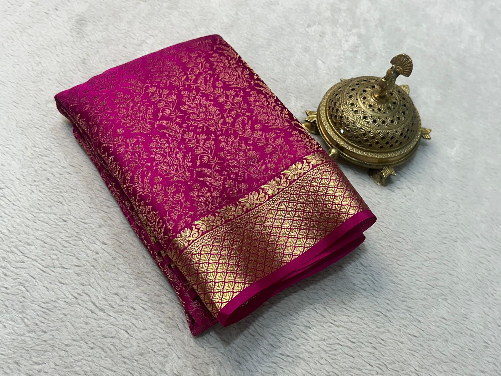 Exquisite Silk Brocade Bridal Sarees: Gold & Silver Weaving with Elegant Floral Design and Rich Pallu