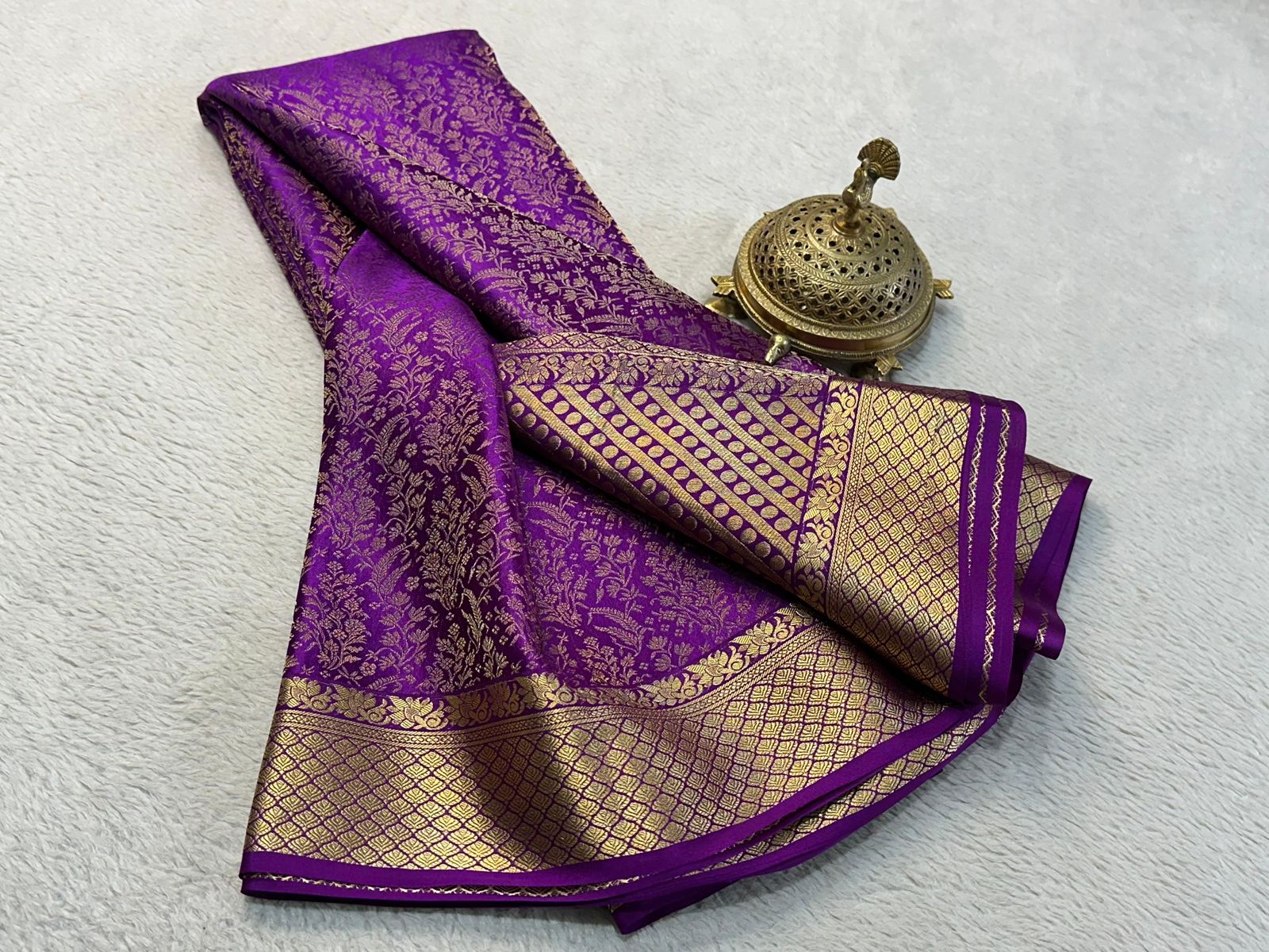 Exquisite Silk Brocade Bridal Sarees: Gold & Silver Weaving with Elegant Floral Design and Rich Pallu