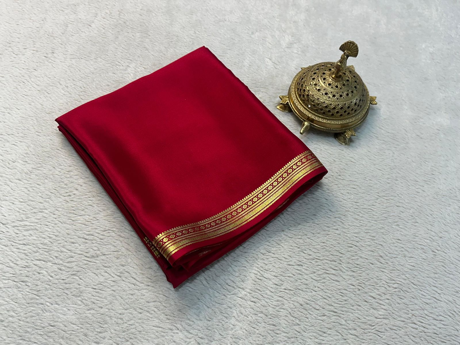 Traditional border with line pallu in beautiful solid colors