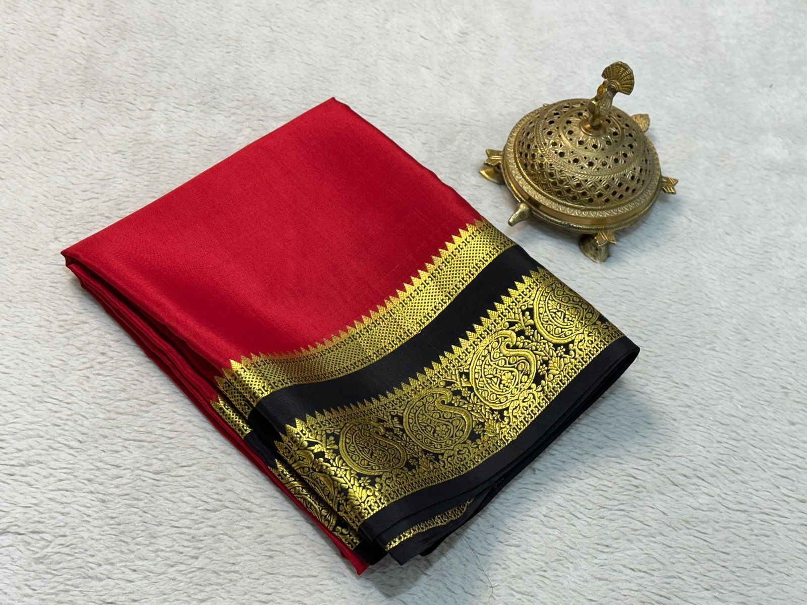 Silken Splendor: Majestic Mysore Silk Saree