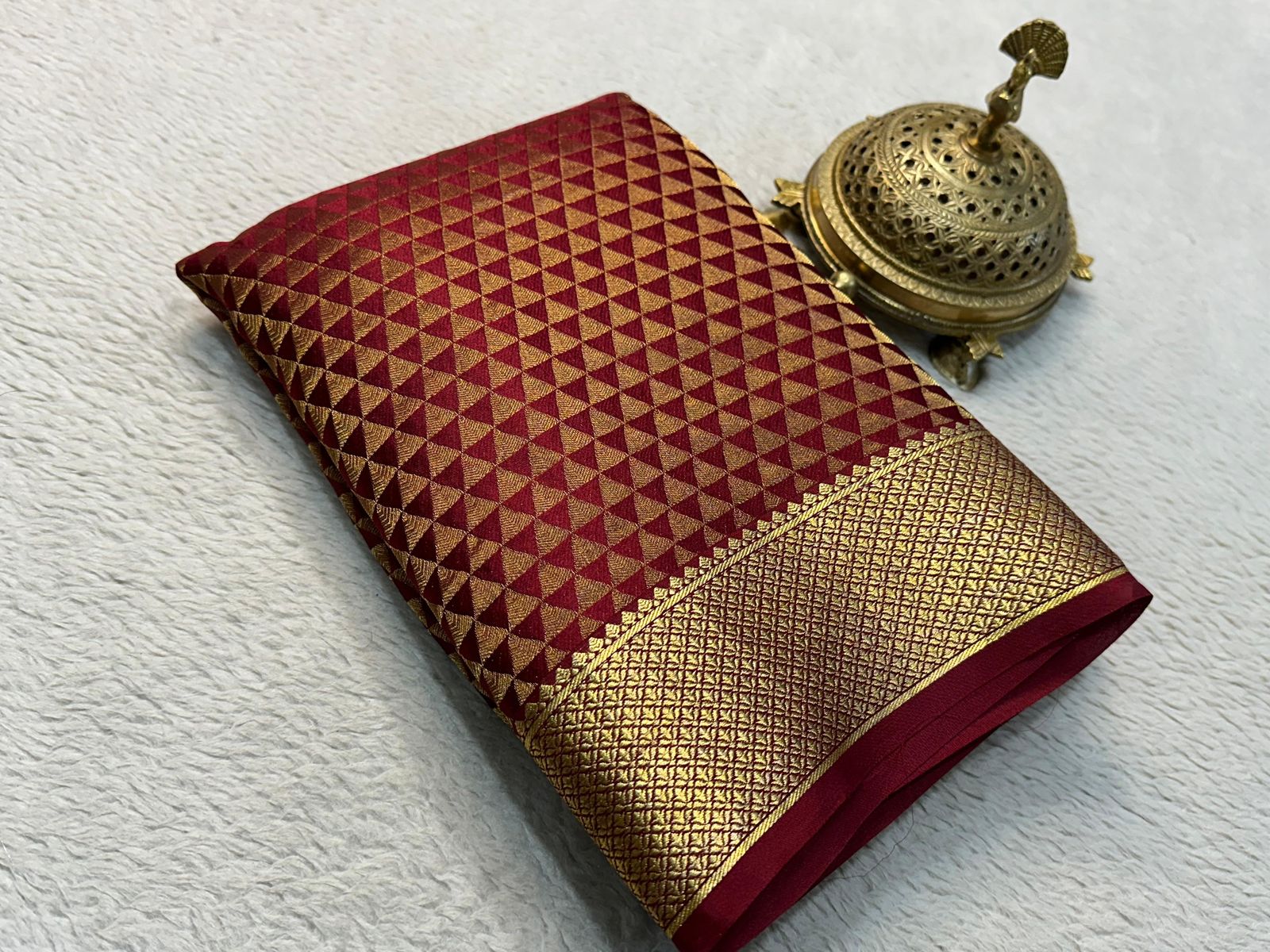 Exquisite Silk Brocade Saree: Gold & Silver Zari Weaving with Diamond Box Design and Rich Pallu
