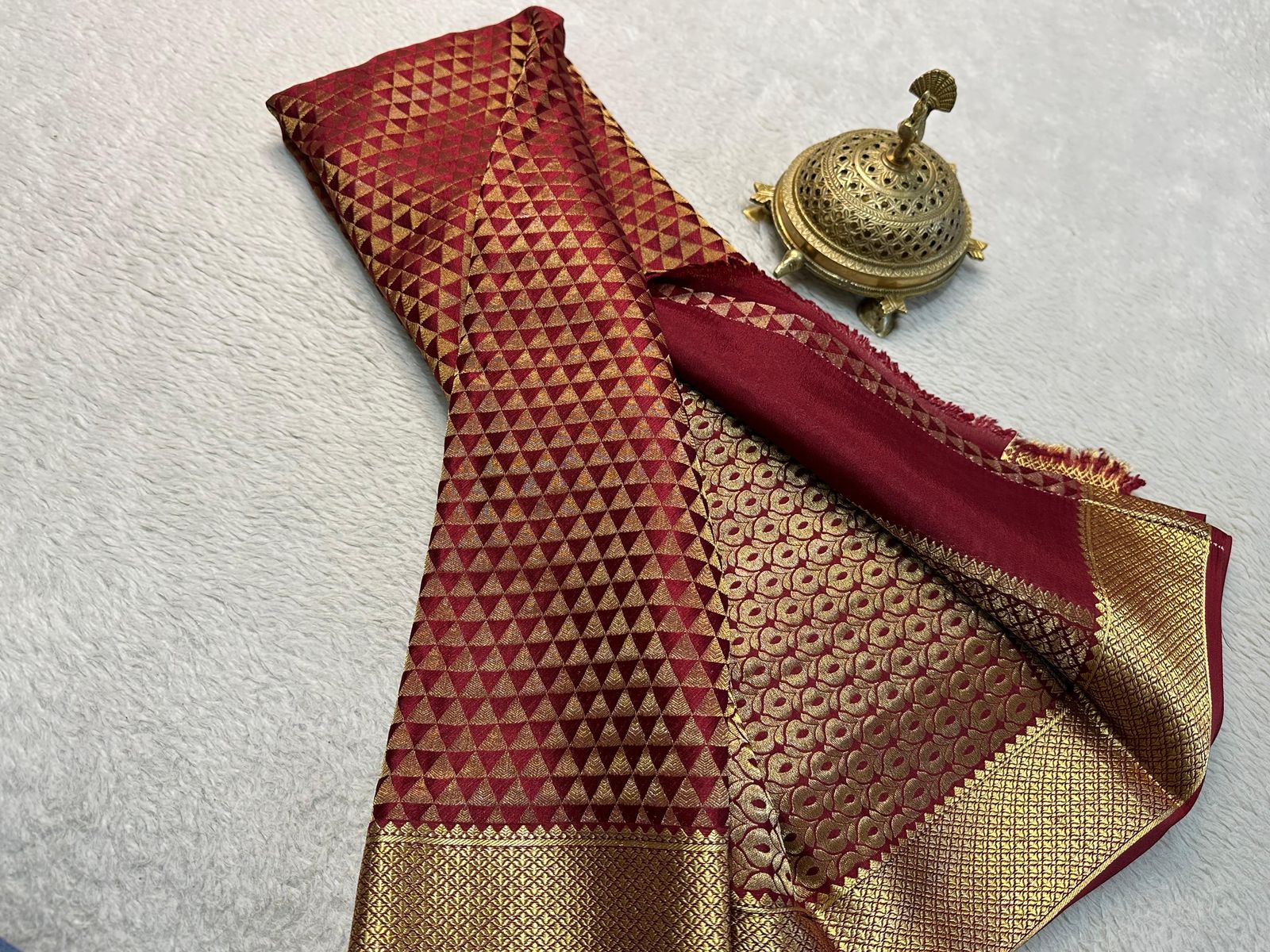 Exquisite Silk Brocade Saree: Gold & Silver Zari Weaving with Diamond Box Design and Rich Pallu