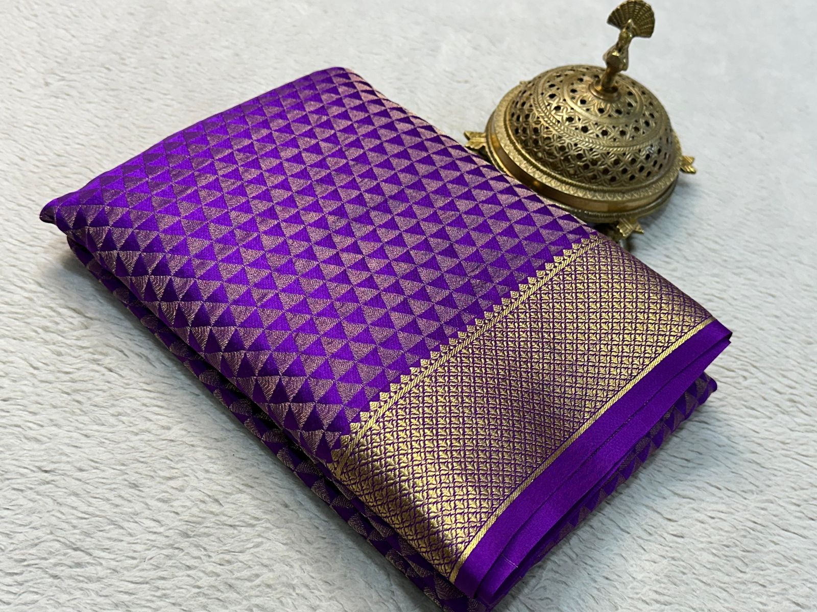 Exquisite Silk Brocade Saree: Gold & Silver Zari Weaving with Diamond Box Design and Rich Pallu