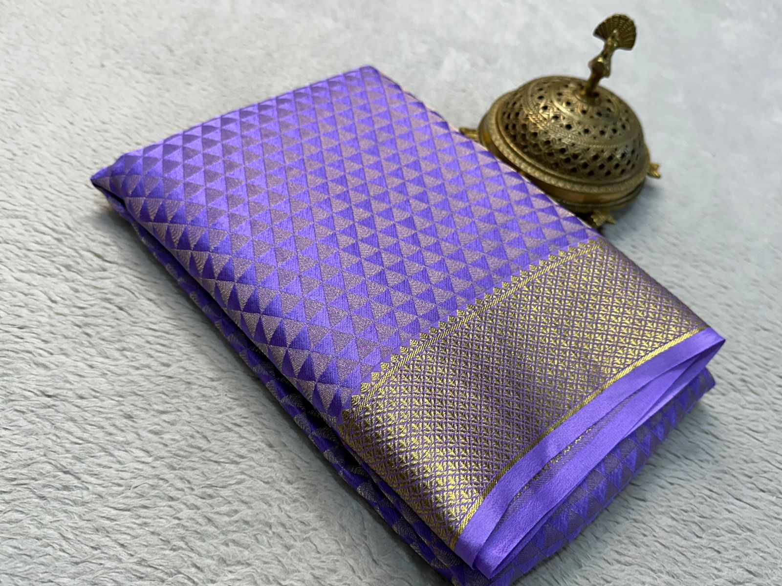 Exquisite Silk Brocade Saree: Gold & Silver Zari Weaving with Diamond Box Design and Rich Pallu