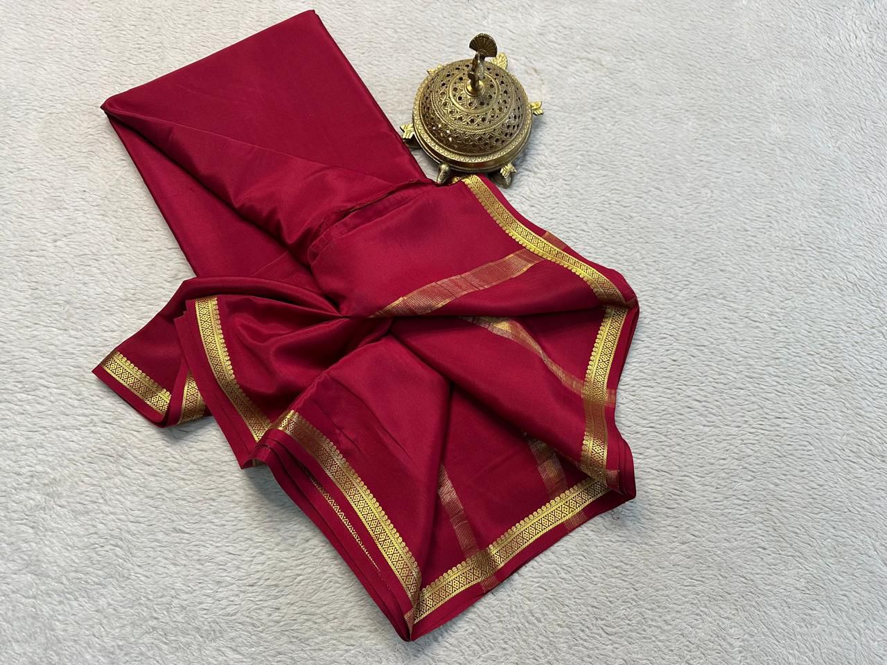 Unveil Grace: Small Border Sarees with Intricate Line Pallu in Bold Solid Shades