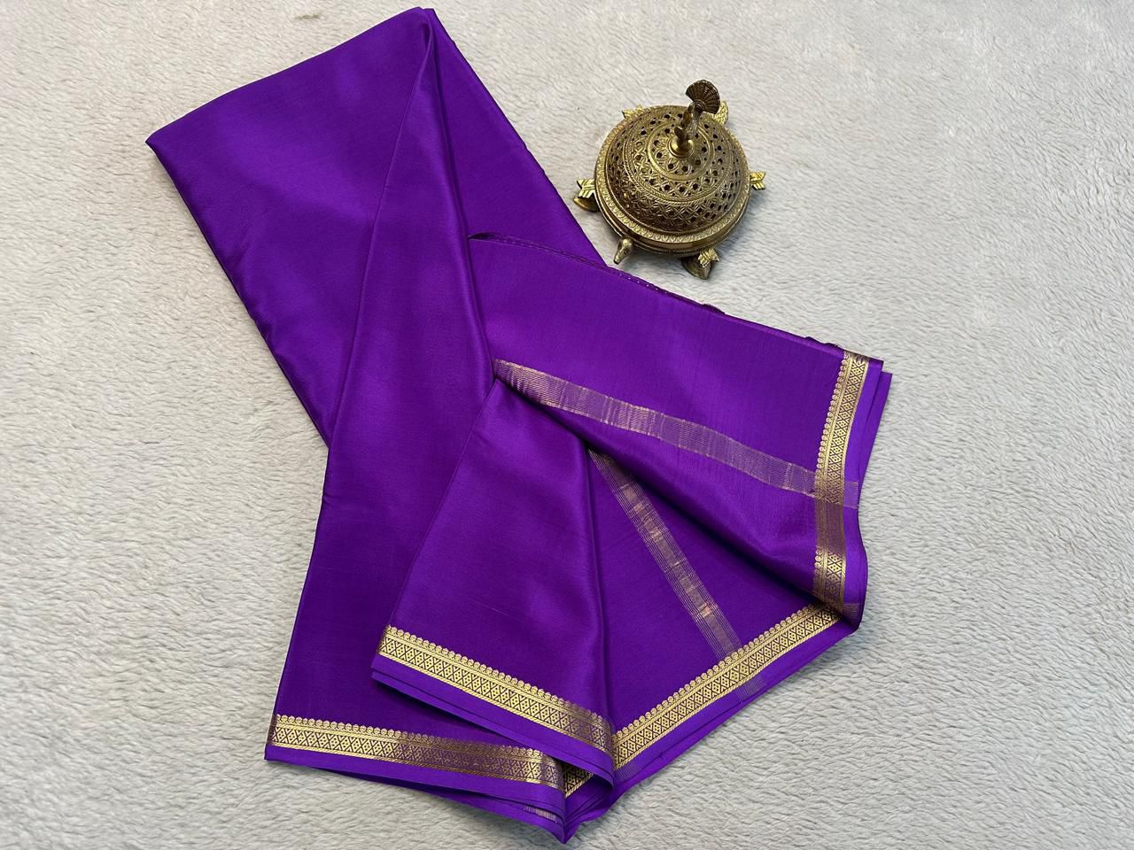 Unveil Grace: Small Border Sarees with Intricate Line Pallu in Bold Solid Shades