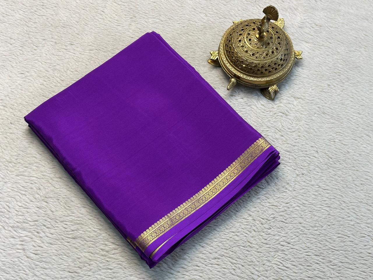 Unveil Grace: Small Border Sarees with Intricate Line Pallu in Bold Solid Shades