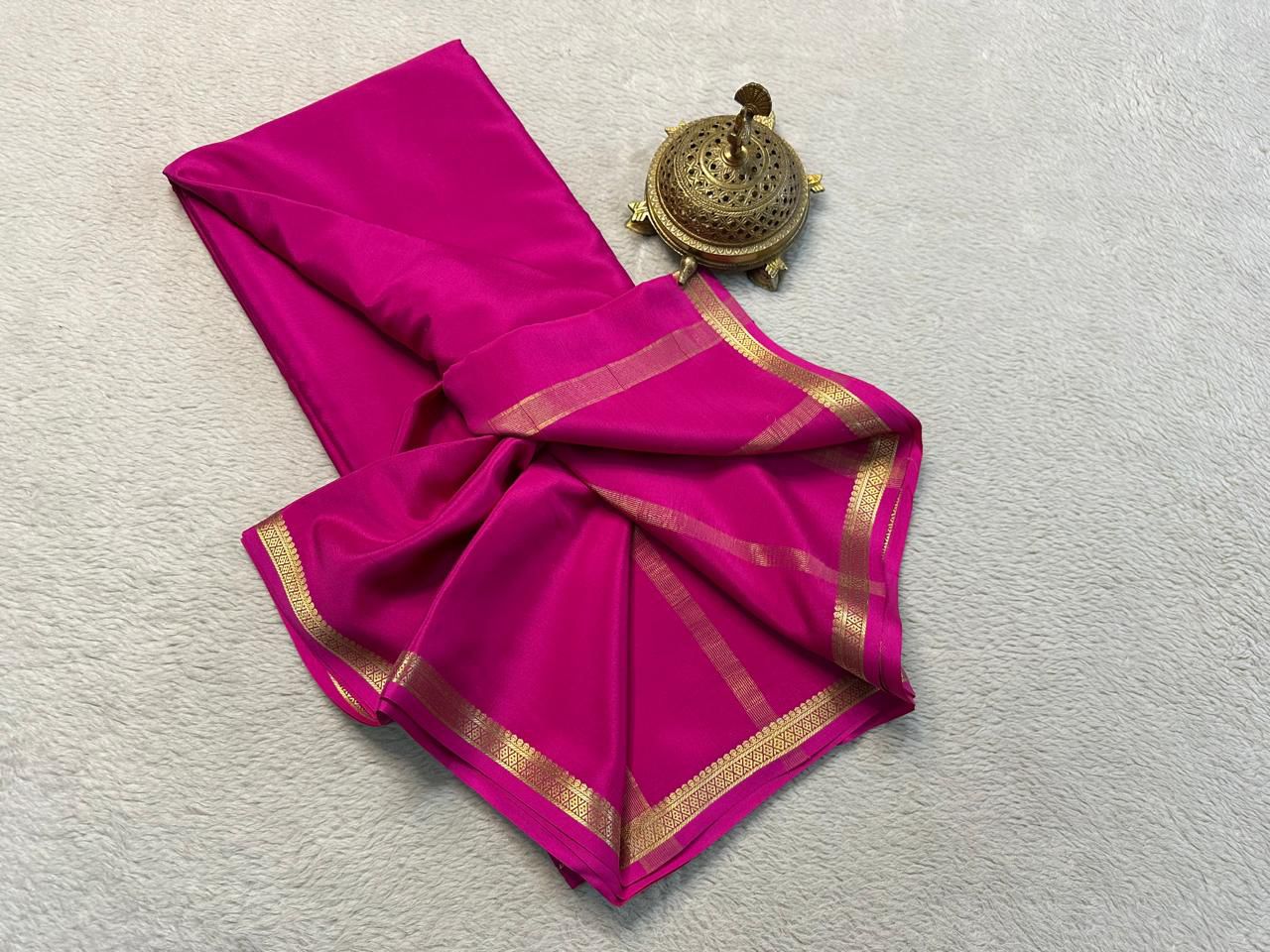 Unveil Grace: Small Border Sarees with Intricate Line Pallu in Bold Solid Shades