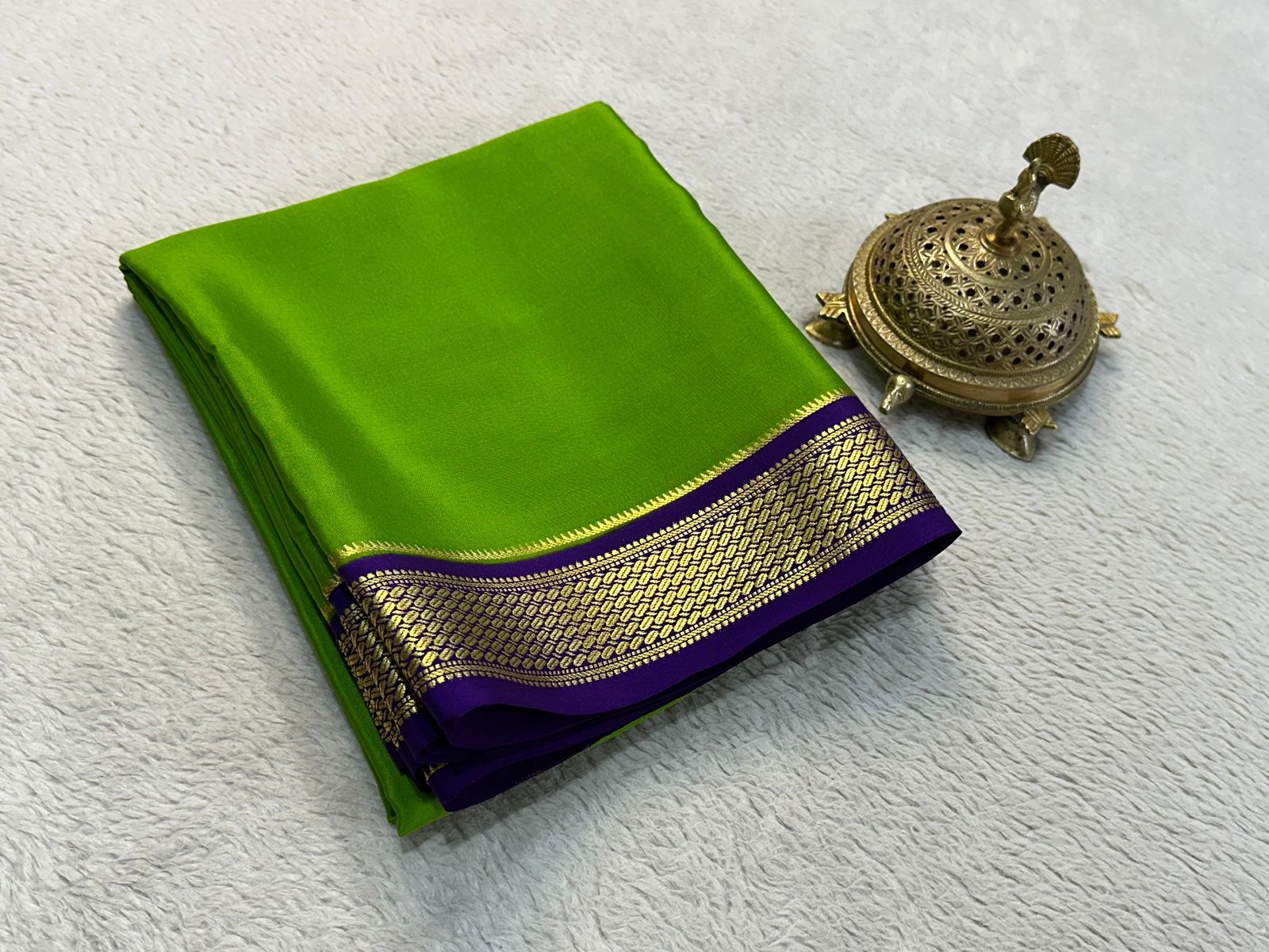 Traditional border in beautiful contrast colour combinations