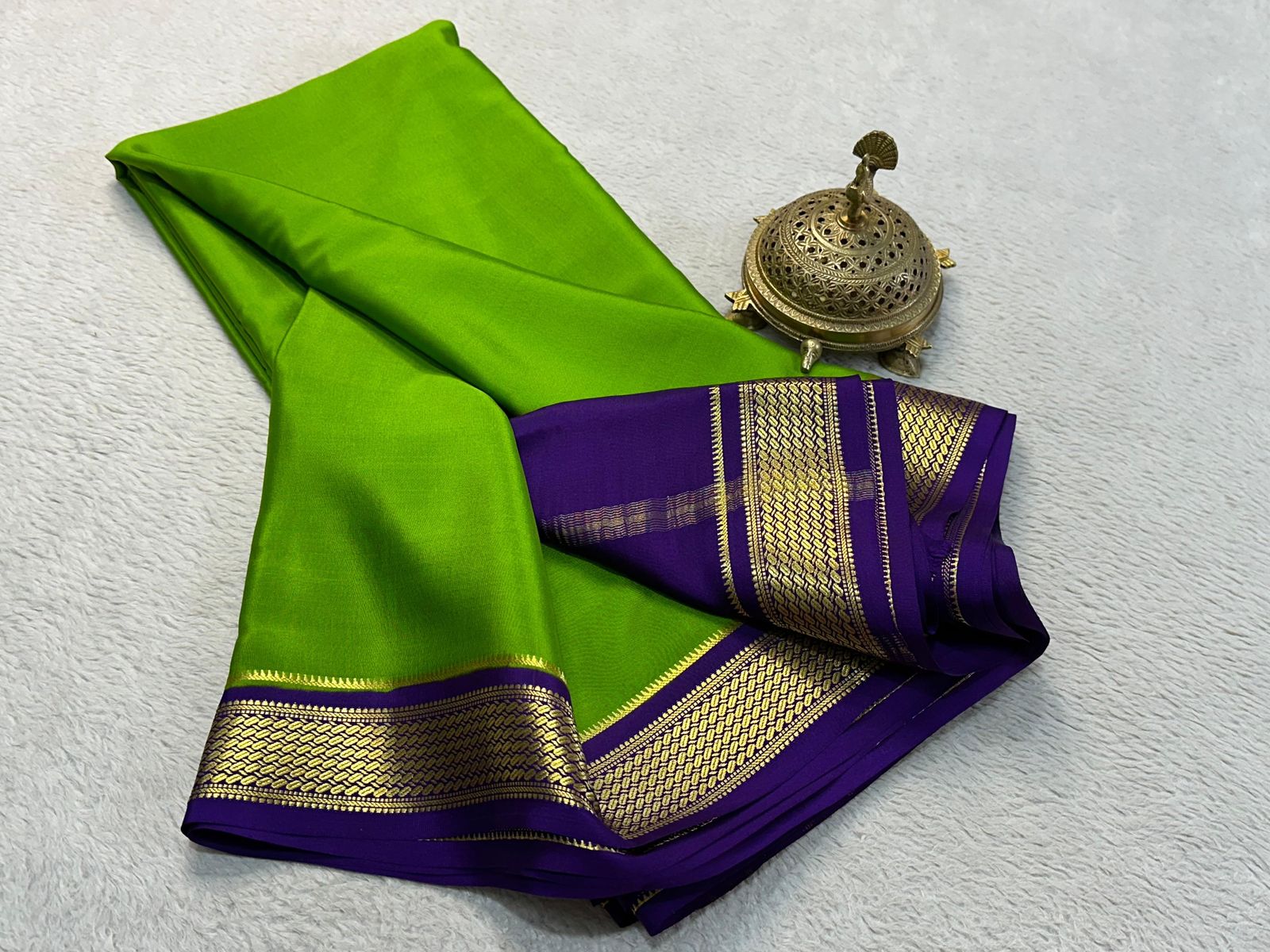 Traditional border in beautiful contrast colour combinations