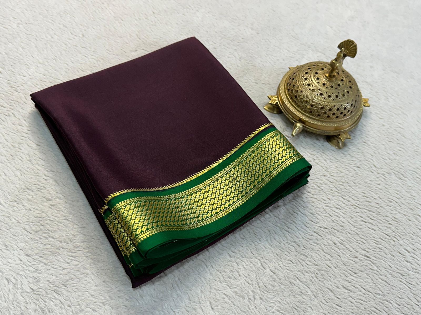 Traditional border in beautiful contrast colour combinations