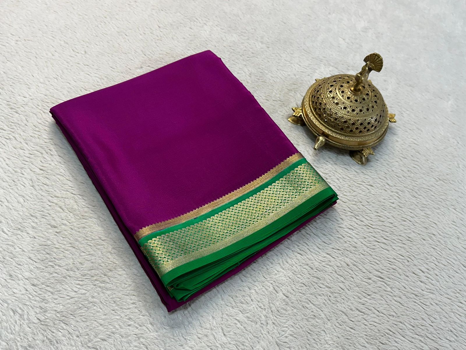 Traditional border in beautiful contrast colour combinations