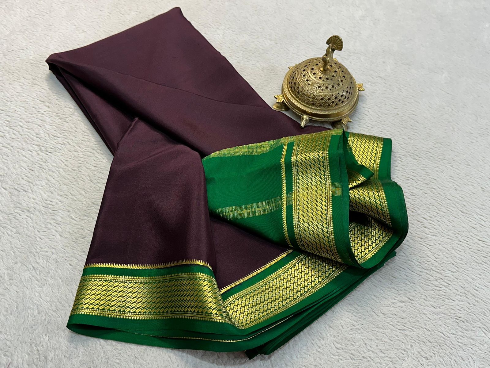 Traditional border in beautiful contrast colour combinations