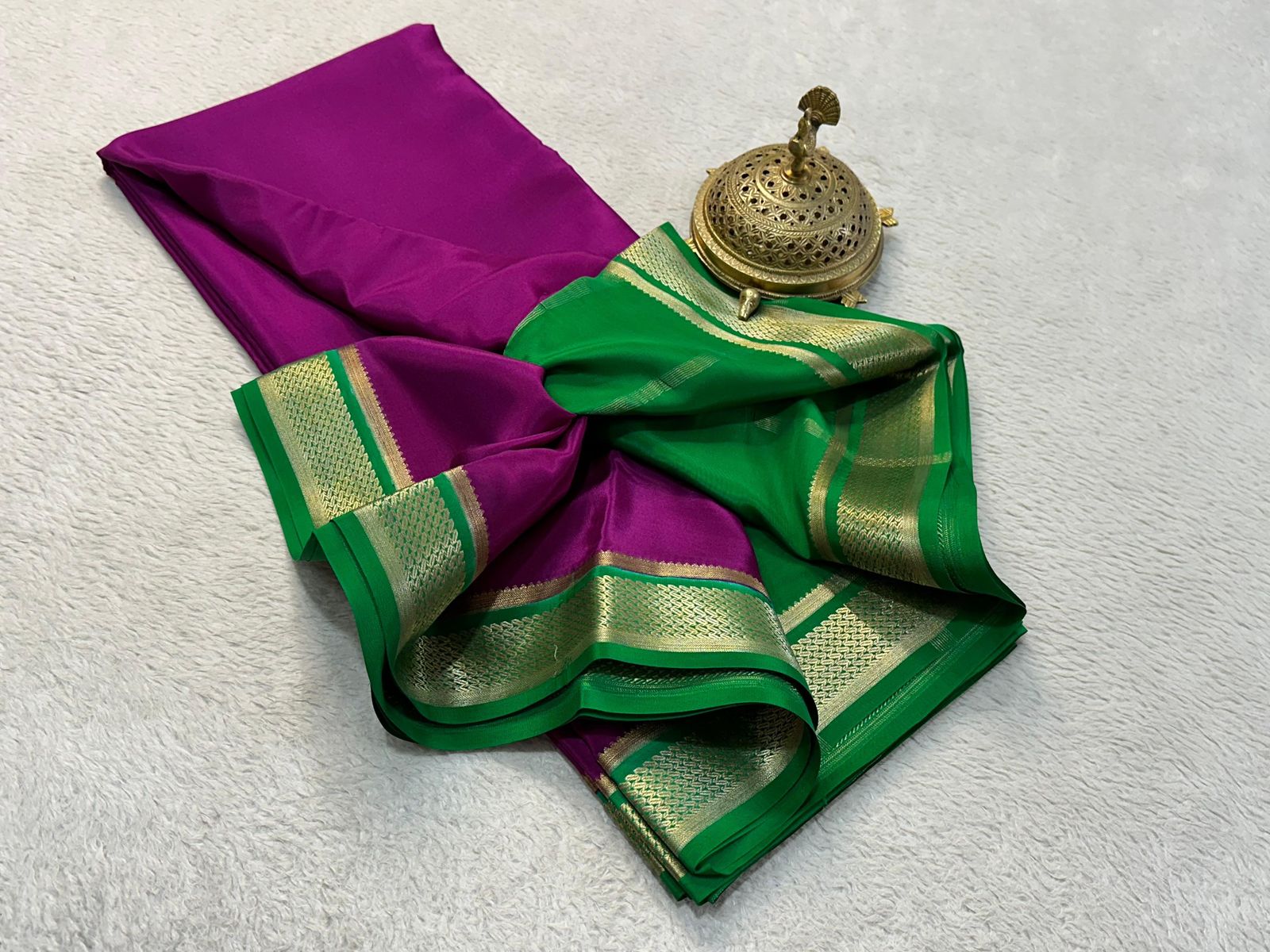 Traditional border in beautiful contrast colour combinations