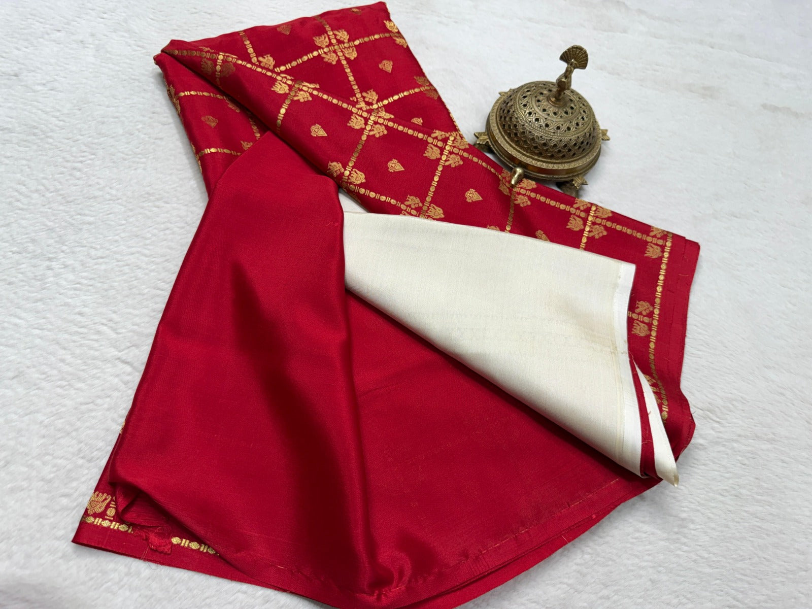 Traditional Red & White Silk Saree with Traditional Gold Zari Work