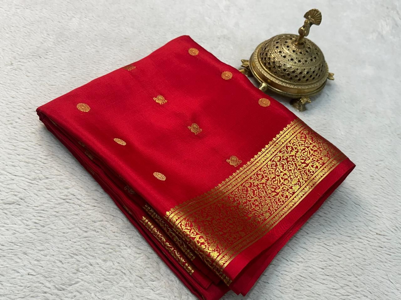 Statement Bridal Brocade Silk Saree – Vibrant Patterns, Magnificent Pallu