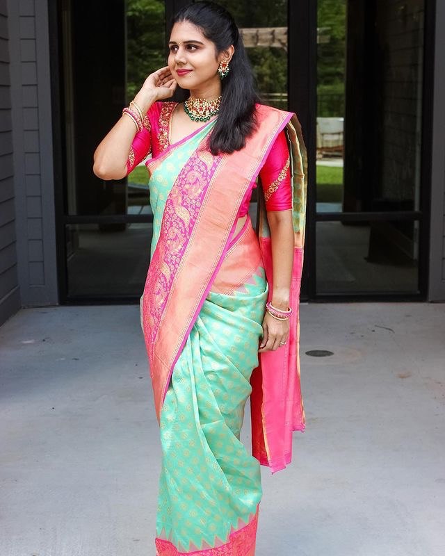 Luxurious Pure Soft Silk Banarasi Saree: Crafted with Kadwa Weaving