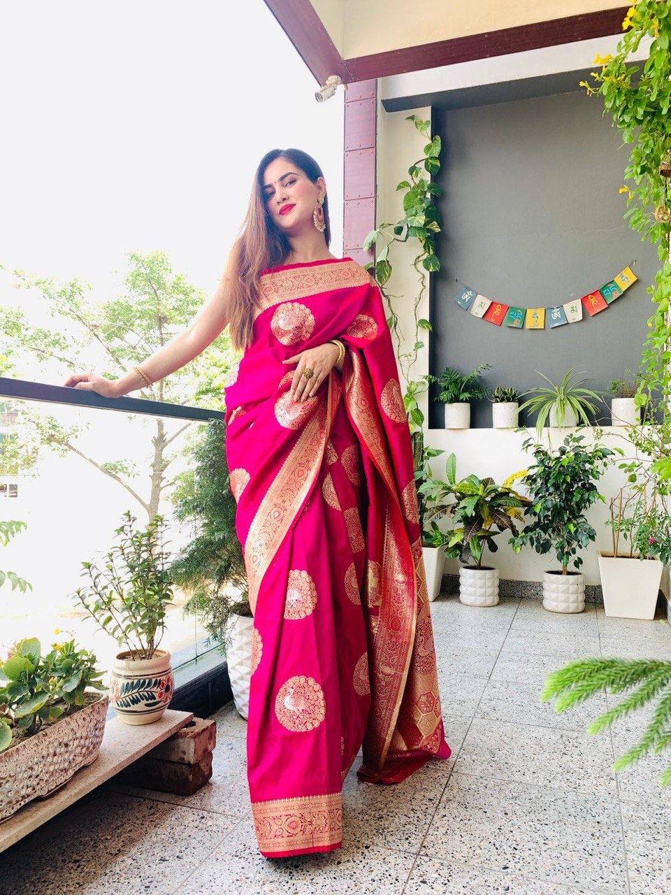 golden silk weaving saree