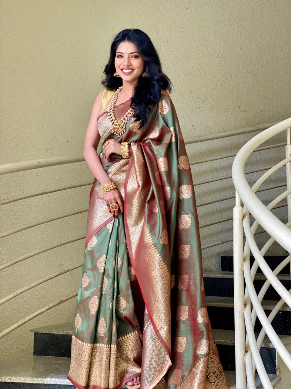golden zari weaving for wedding special attractive saree