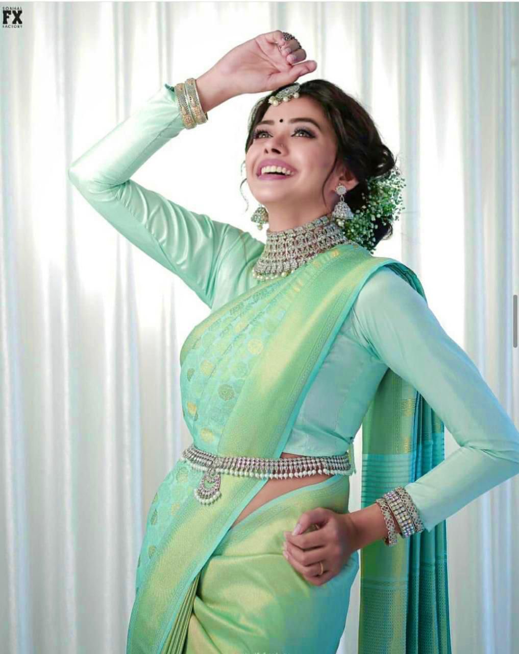 green pestel soft silk saree with rich pallu