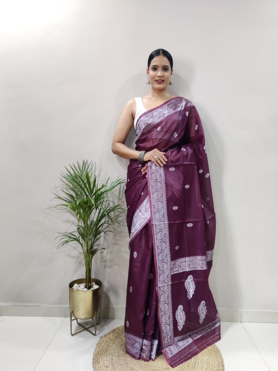 maroon pure soft cotton festival special jamdani saree