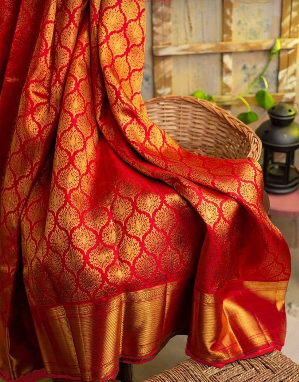 Golden Zari Border Kanjivaram Soft Silk Banarasi Saree
