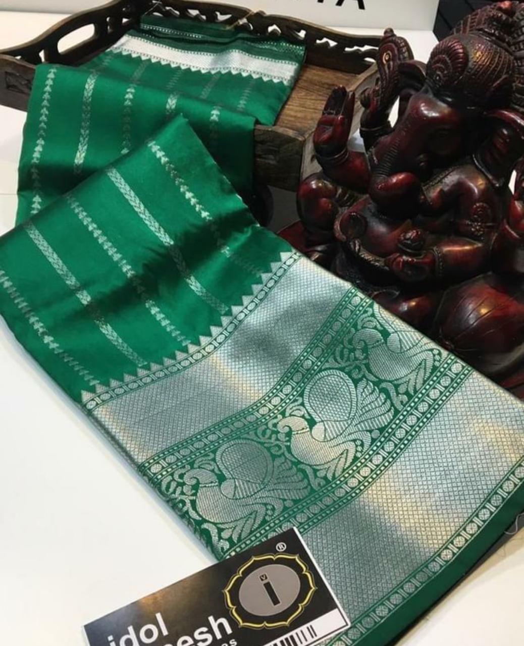 Chic Silver Zari Weaving Banarasi Jacquard Silk Saree