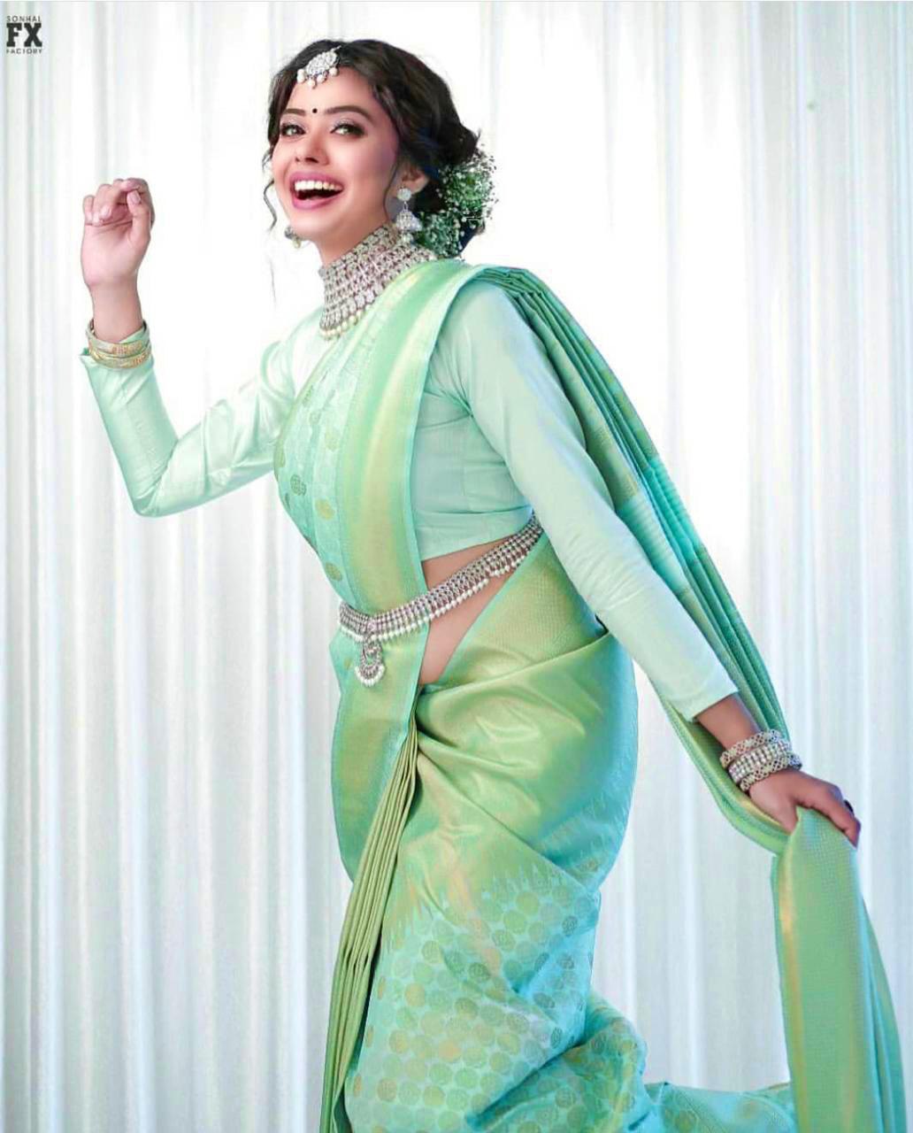 women wedding saree in jacquard