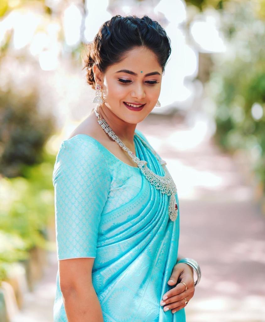zari woven saree for women