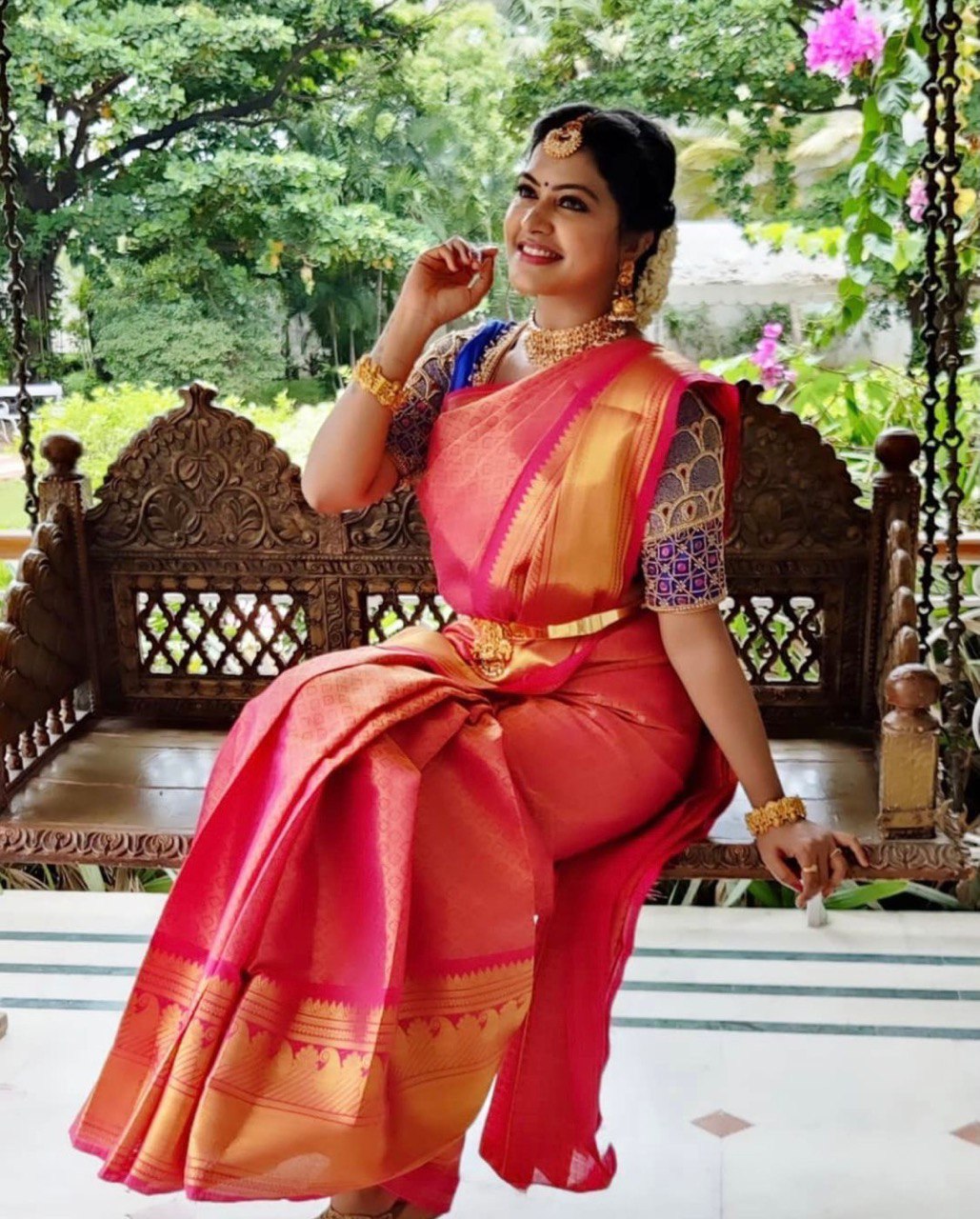 zari thered border saree