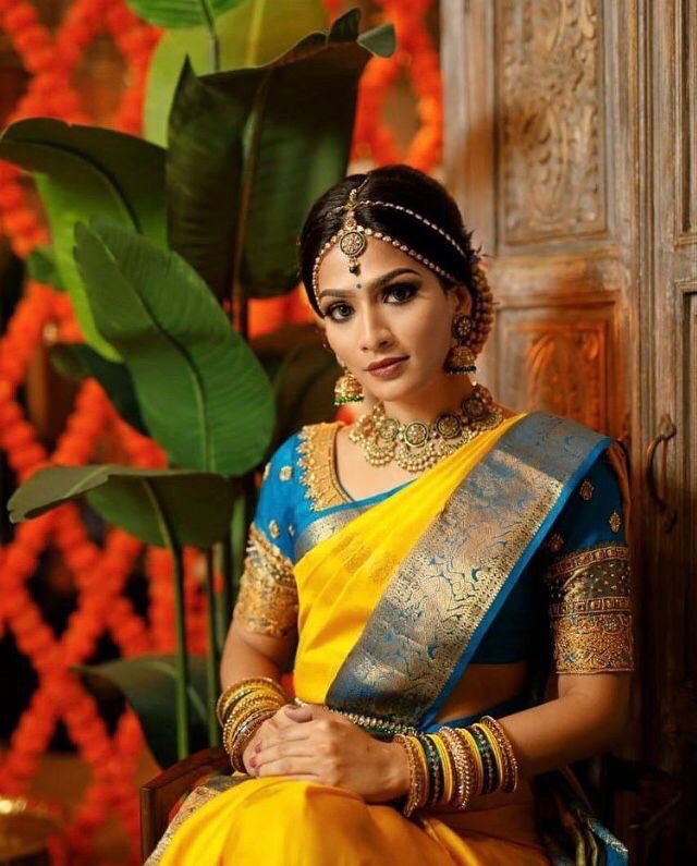 Exquisite Yellow Zari Woven Banarasi Soft Silk Saree Detail