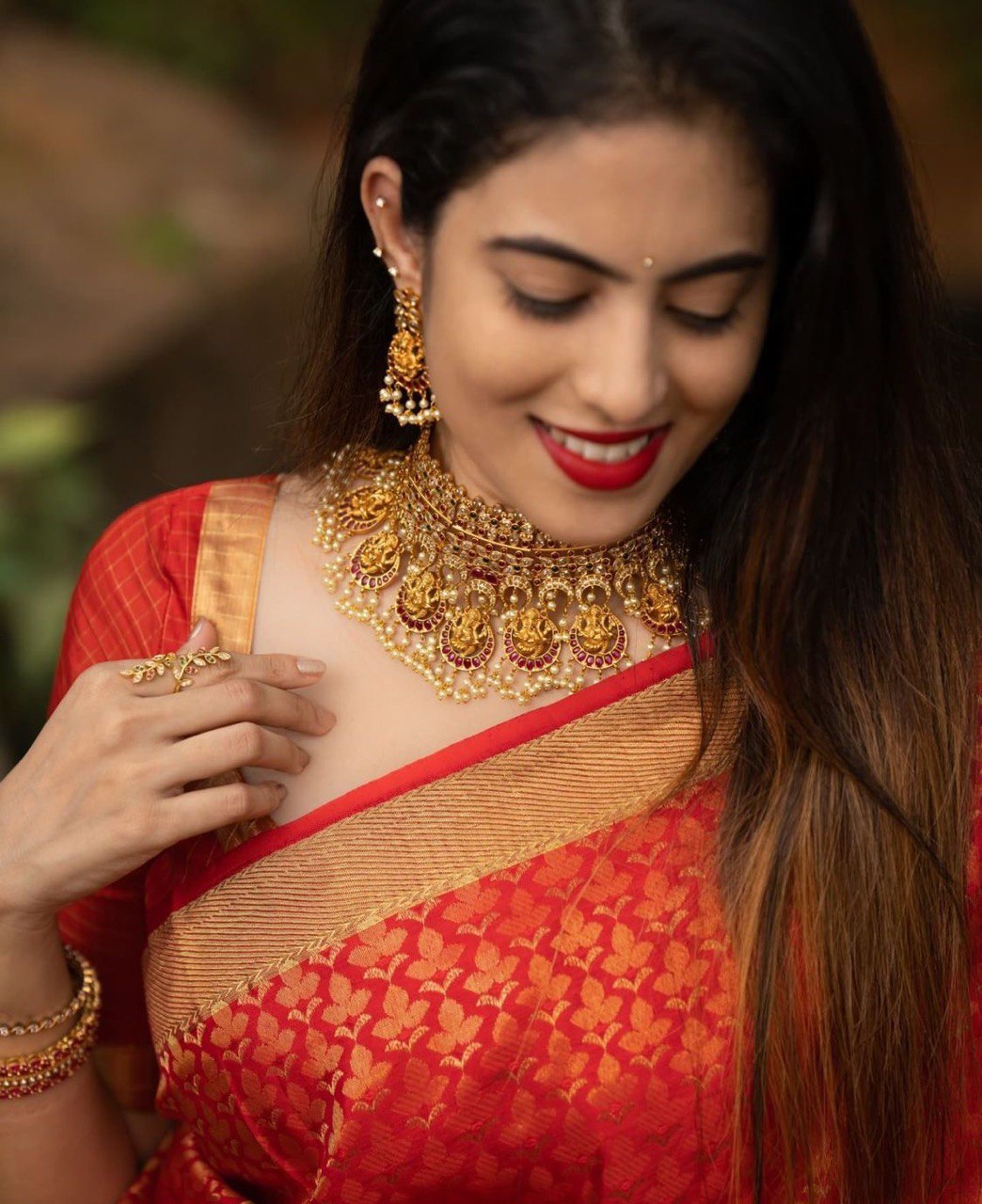 Vibrant Crimson Red Banarasi Soft Silk Cotton Saree Featuring Jacquard Patterns