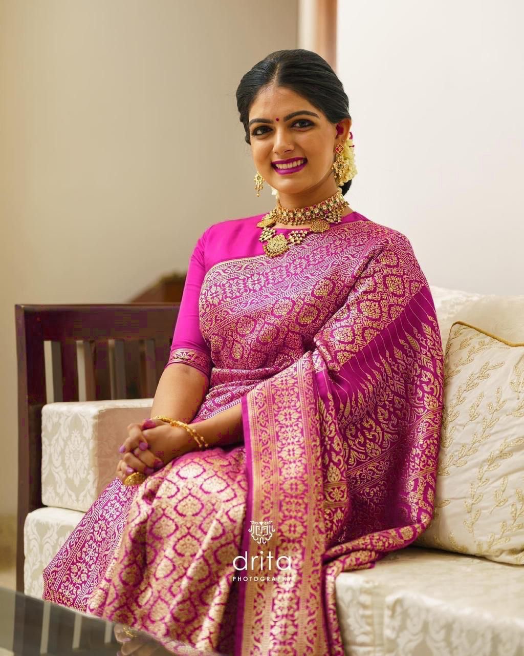 Classic Charm: Pink Lichi Soft Silk Banarasi Jacquard Saree, A Must-Have for Every Wardrobe