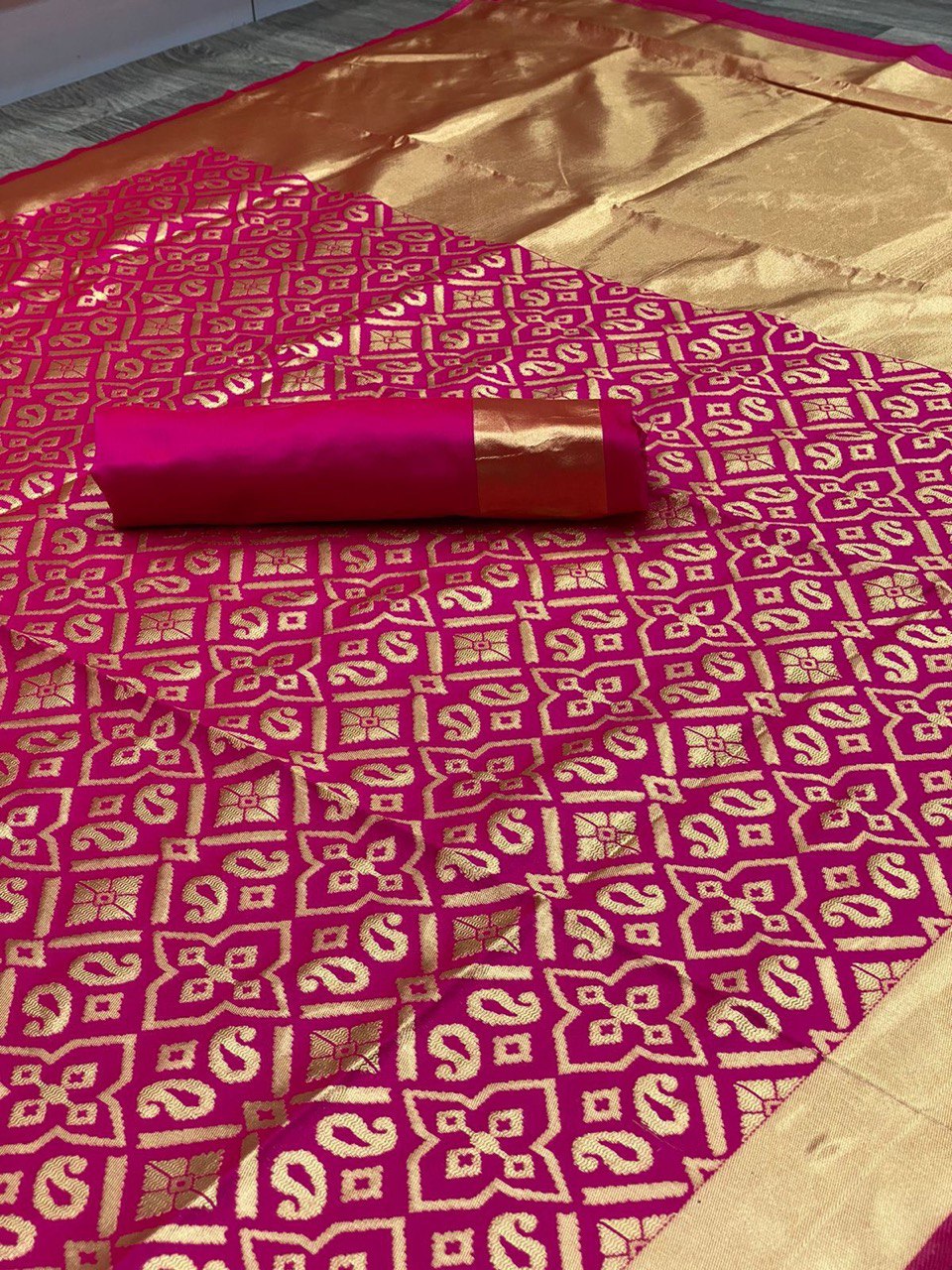 soft silk saree with jacquard work