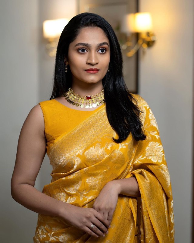 Exquisite Yellow Pure Silk Banarasi Saree for Weddings