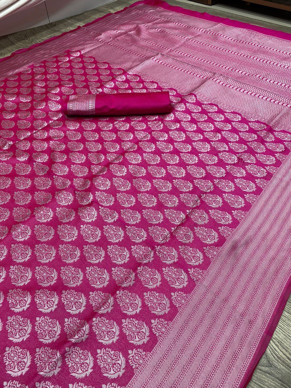 Pink Banarasi Soft Silk Saree - Exquisite Zari Weaving