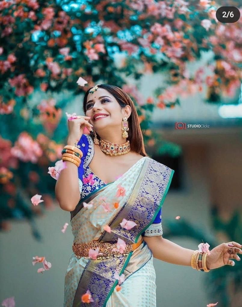 Cream Woven Design Kanjivaram Soft Silk Saree