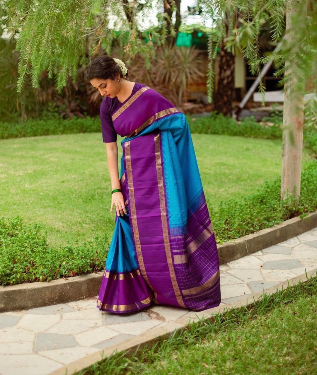 royal blue saree with plain boluse